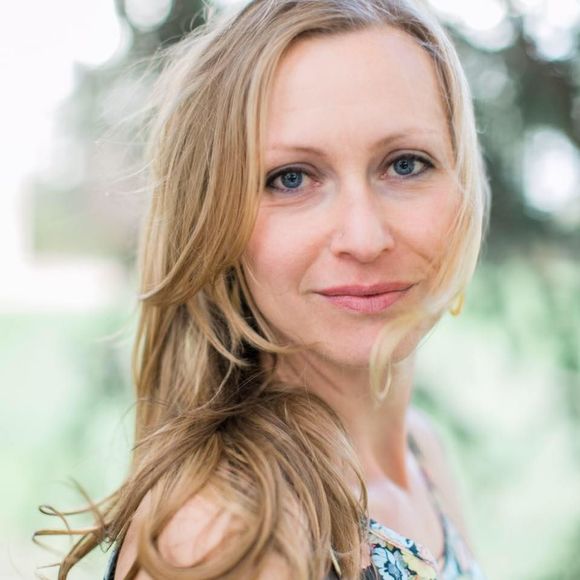 Meet your Posher, Tiffany - Picture 1 of 1